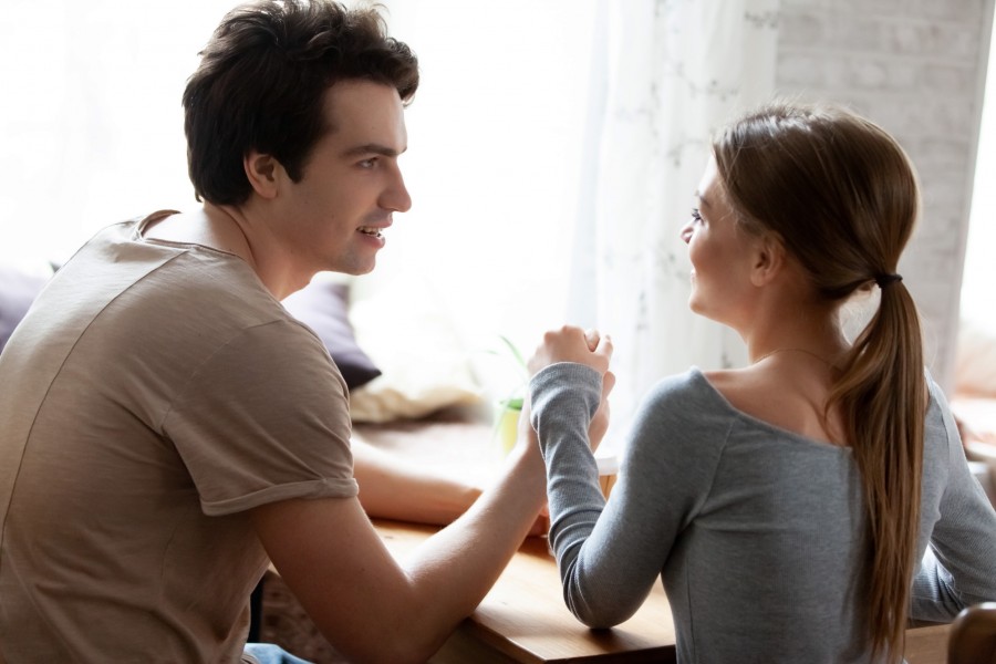 Comment communiquer efficacement avec son partenaire sur ses besoins et désirs au lit dans une relation amoureuse ?